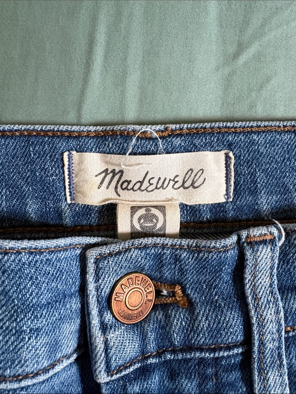 Madewell Straight-Leg Women's Jeans in Medium Blue Wash - Picture 3 of 7